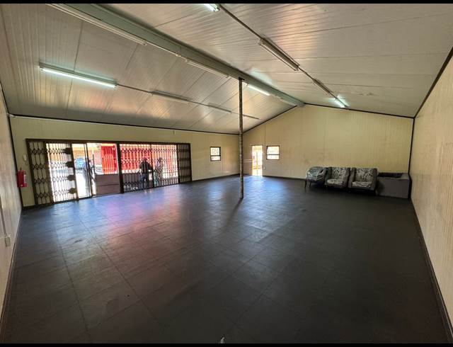 99M² WAREHOUSE TO LET IN AMALGAM
