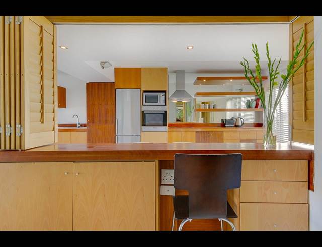 1.5 BEDROOM APARTMENT RENTED IN MOUILLE POINT