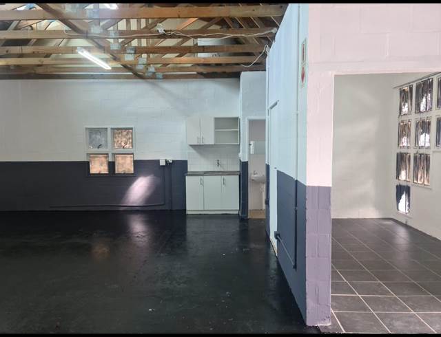 100M² WAREHOUSE RENTED IN RETREAT