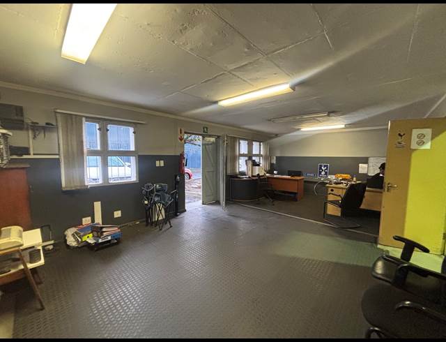 300M² WAREHOUSE TO LET IN EPPING INDUSTRIAL