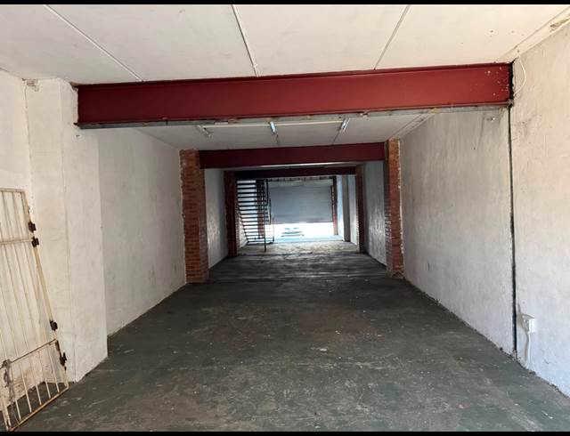 200M² WAREHOUSE TO LET IN CROWN