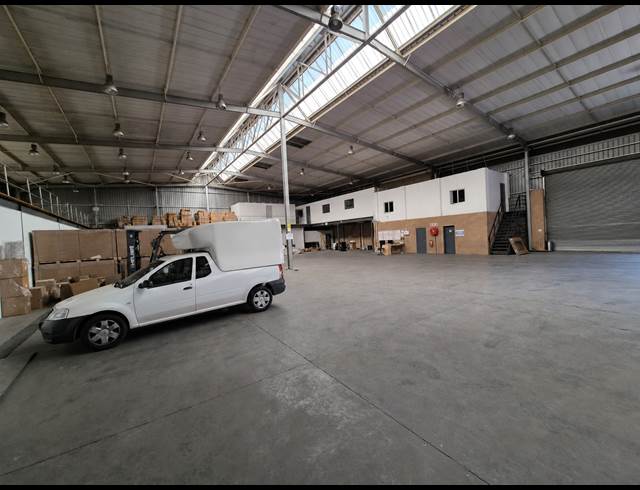 2,000M² WAREHOUSE TO LET IN LONGMEADOW