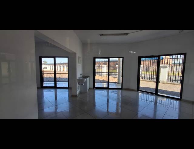 924.56M² BUSINESS CENTRE TO LET IN BENONI SOUTH