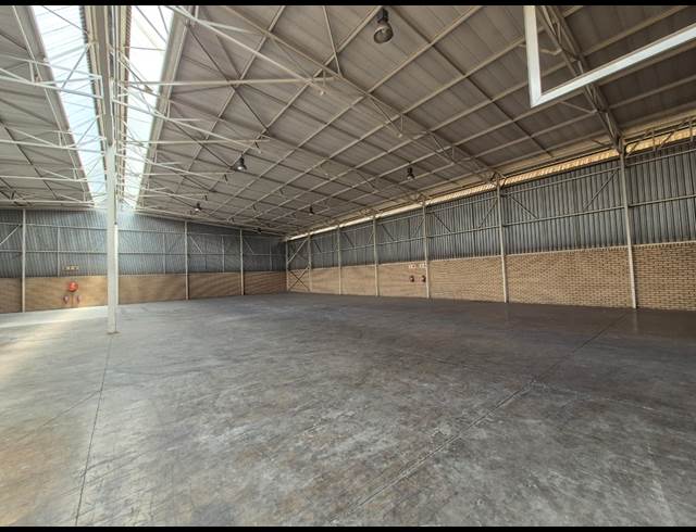 1,428M² WAREHOUSE TO LET IN LINBRO PARK