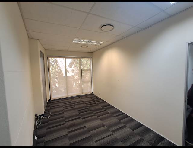 104M² OFFICE TO LET IN HYDE PARK