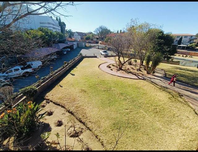 BUSINESS PROPERTY TO RENT IN HALFWAY HOUSE