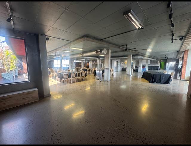 700M² SHOWROOM TO LET IN WYNBERG