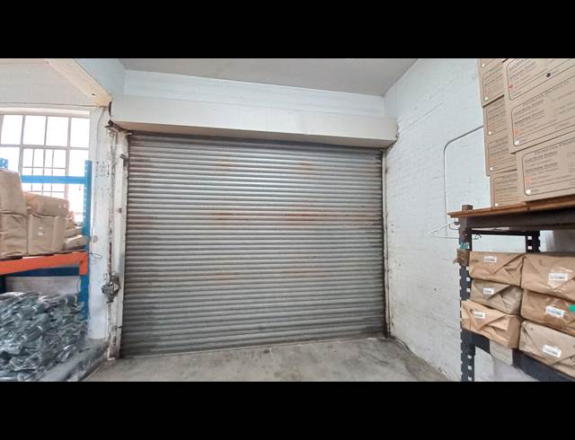 2,585M² BUILDING TO LET IN SALT RIVER