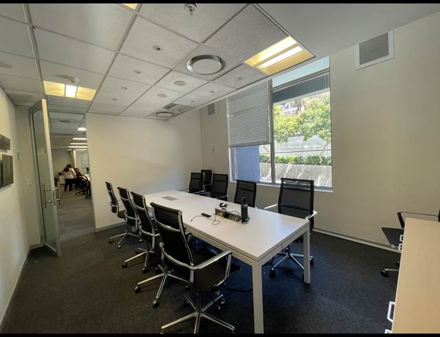 260M² OFFICE TO LET IN WATERFRONT