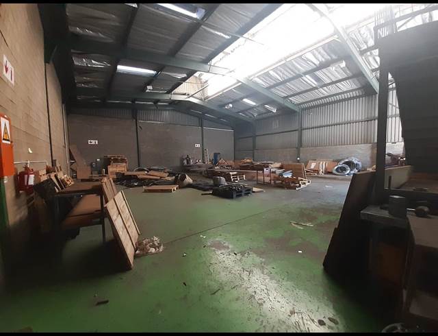 465M² WAREHOUSE TO LET IN MEADOWDALE