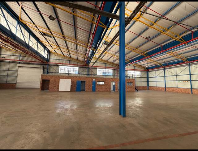 7,102M² WAREHOUSE TO LET IN CLAYVILLE