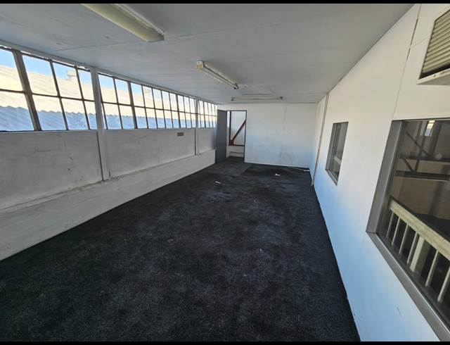 154M² WAREHOUSE TO LET IN STEELEDALE