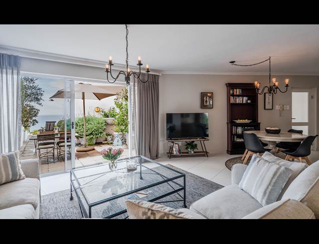 2 BEDROOM APARTMENT TO LET IN BANTRY BAY