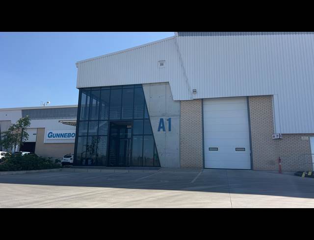 1,765M² WAREHOUSE TO LET IN AIRPORT PARK