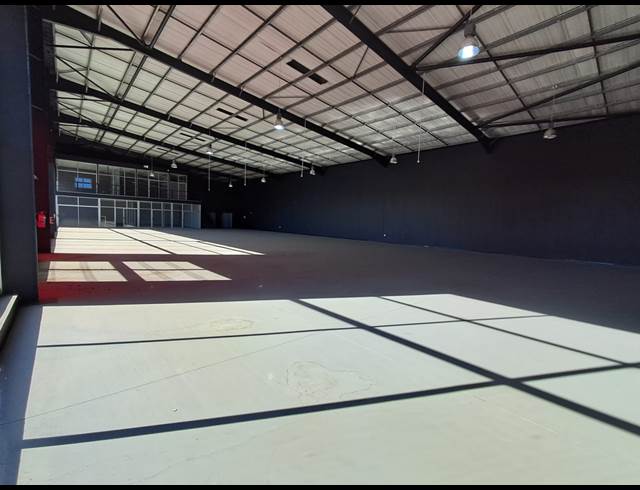 2,248M² SHOWROOM TO LET IN DUNCANVILLE