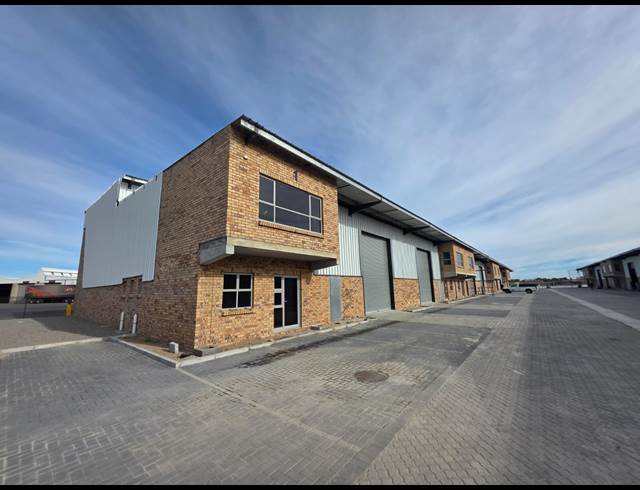 621M² WAREHOUSE TO LET IN FIRGROVE INDUSTRIAL ESTATE