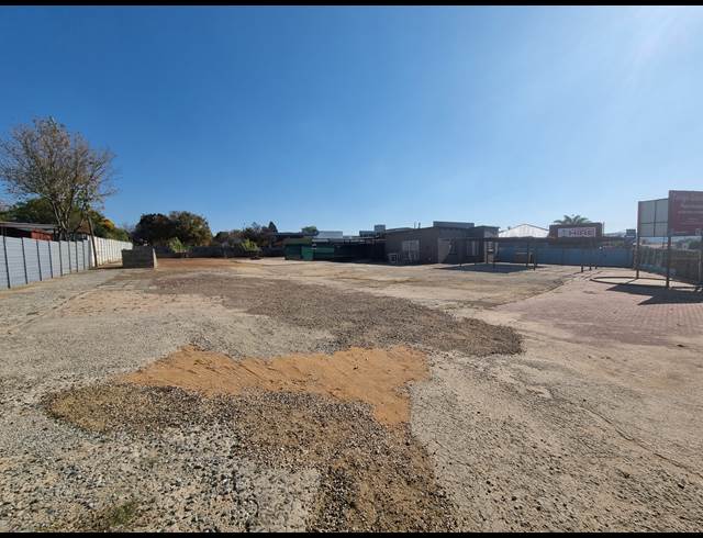 2,300M² INDUSTRIAL YARD RENTED IN EASTLEIGH
