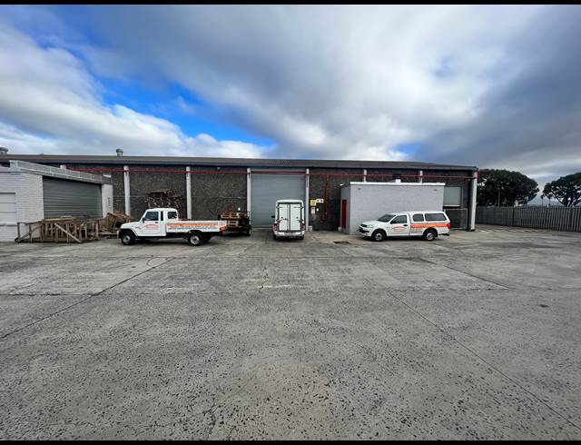 1,810M² WAREHOUSE TO LET IN EPPING INDUSTRIAL