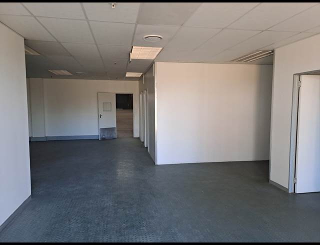 4,892M² WAREHOUSE TO LET IN POMONA