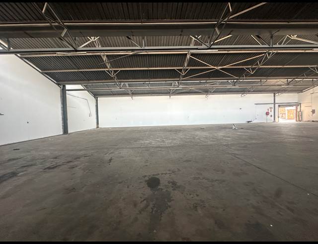1,900M² WAREHOUSE TO LET IN ELANDSFONTEIN