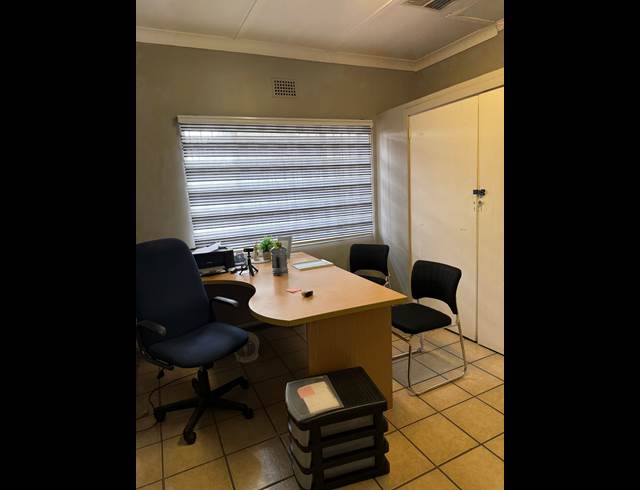 2M² SERVICED OFFICE TO LET IN WITBANK EXT 10