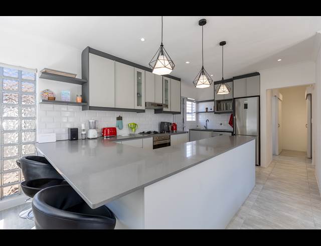 2 BEDROOM FREESTANDING RENTED IN MUIZENBERG