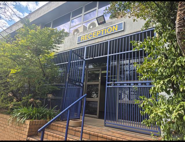 1,118M² OFFICE TO LET IN FISHERS HILL
