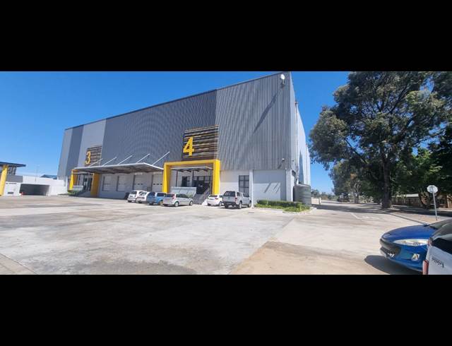 1,695M² WAREHOUSE TO LET IN AIRPORT INDUSTRIA