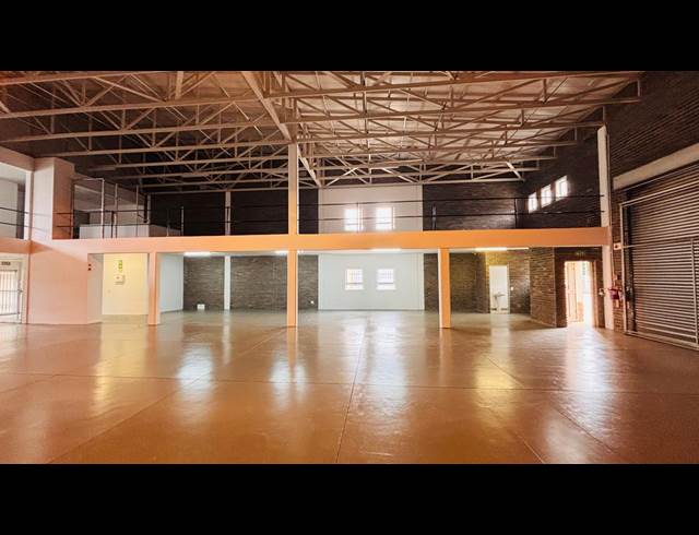550M² WAREHOUSE TO LET IN STORMILL