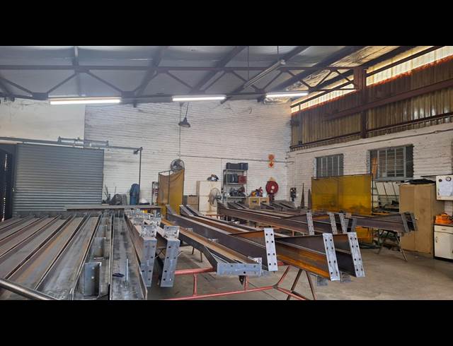 810M² WAREHOUSE TO LET IN VINTONIA