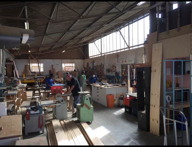 300M² FACTORY RENTED IN PAARDEN EILAND