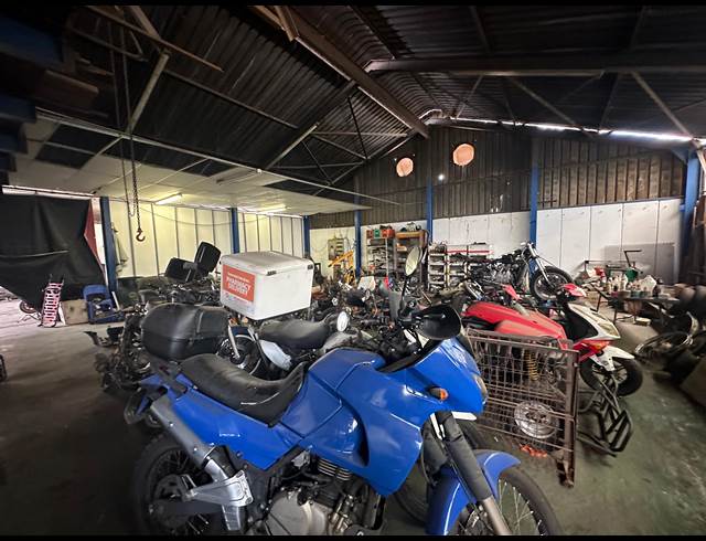 400M² WAREHOUSE TO LET IN MANUFACTA
