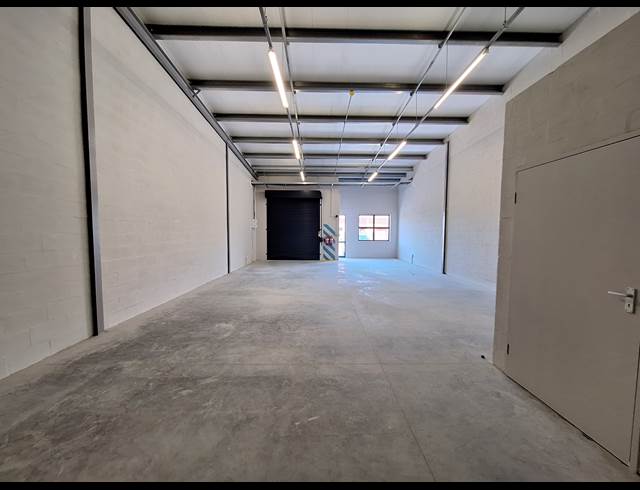 110M² WAREHOUSE TO LET IN MILNERTON CENTRAL