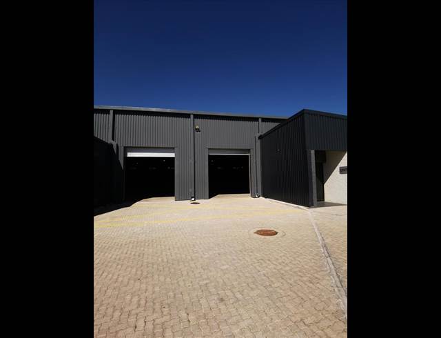 2,812M² WAREHOUSE TO LET IN RICHWOOD