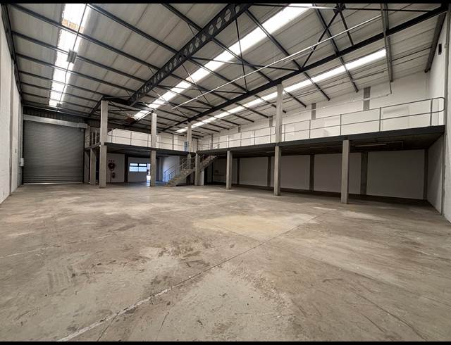 606M² WAREHOUSE TO LET IN STIKLAND