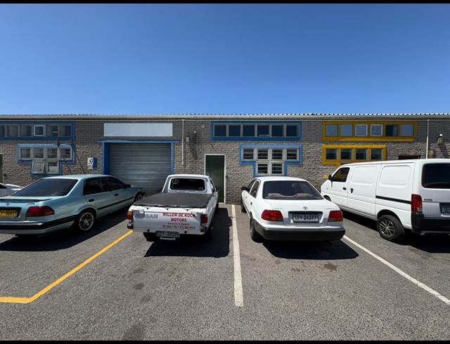 81M² WAREHOUSE TO LET IN STRAND CENTRAL