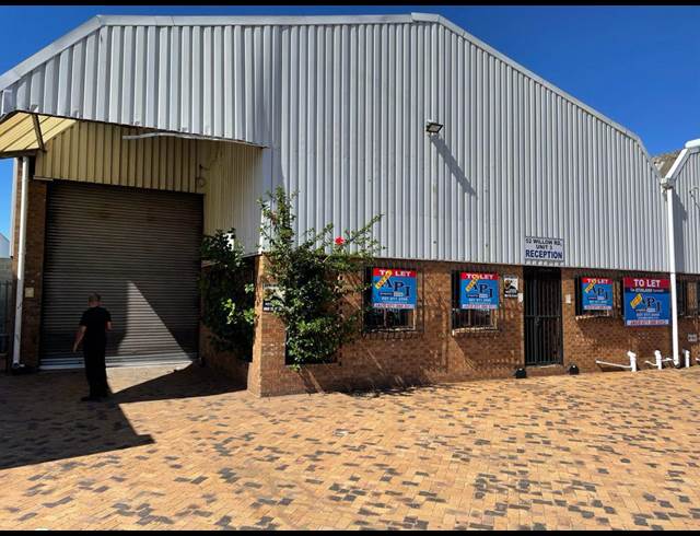 425M² WAREHOUSE RENTED IN STIKLAND INDUSTRIAL