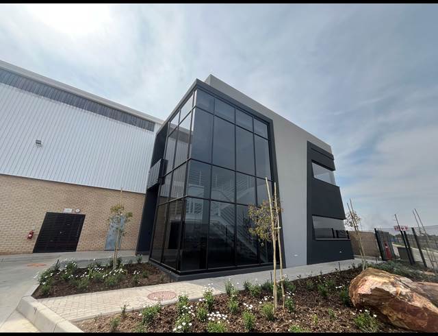 3,107M² WAREHOUSE TO LET IN AIRPORT PARK
