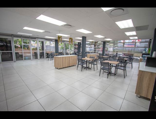 2,800M² OFFICE TO LET IN PARKMORE
