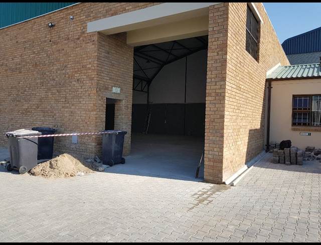 349M² FACTORY TO LET IN STIKLAND
