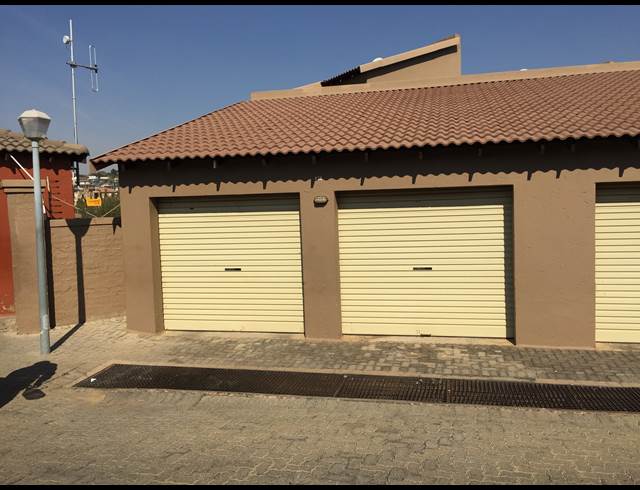 3 bed property to rent in KIMBULT AH