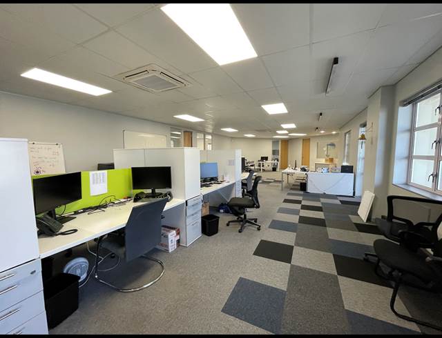 425M² OFFICE TO LET IN BRYANSTON