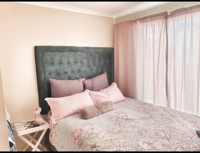 2 BEDROOM SECTIONAL TITLE RENTED IN WELTEVREDEN PARK