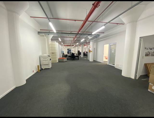 530M² WAREHOUSE TO LET IN PAARDEN EILAND