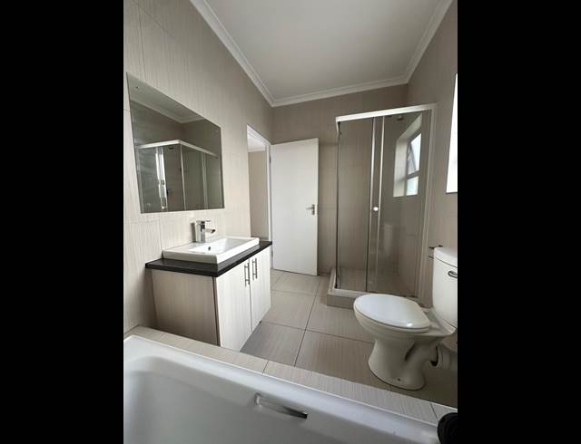 3 BEDROOM TOWNHOUSE TO LET IN PARKLANDS