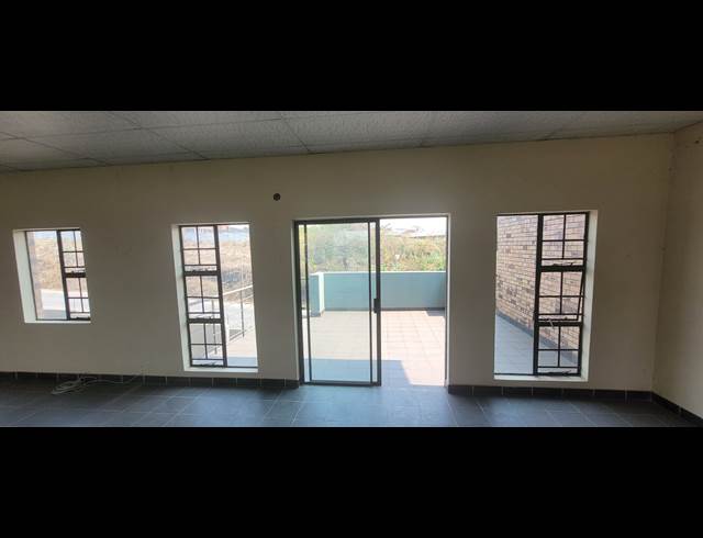 102M² OFFICE TO LET IN NELSPRUIT CENTRAL