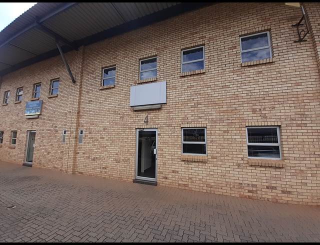 250M² WAREHOUSE TO LET IN CHAMDOR