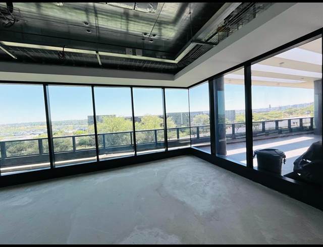 1,113M² OFFICE TO LET IN WATERFALL