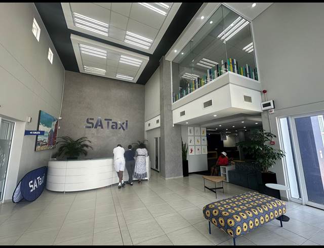 2,526M² SHOWROOM TO LET IN RANDJESPARK