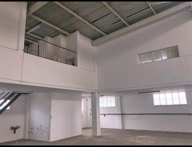 650M² WAREHOUSE TO LET IN MEADOWDALE